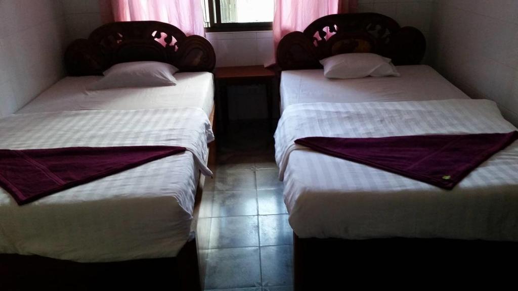 Chhaya Guest House Battambang Esterno foto